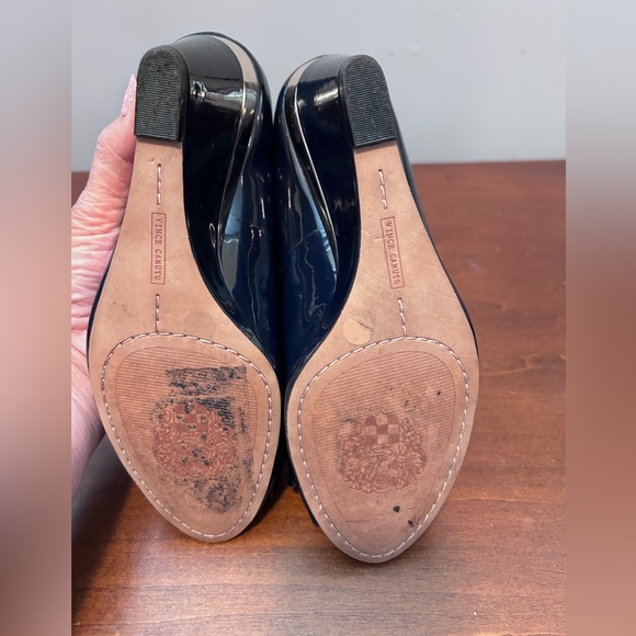 Vince Camuto Varro black patent peep toe wedge with bow 7 M - Picture 10 of 14